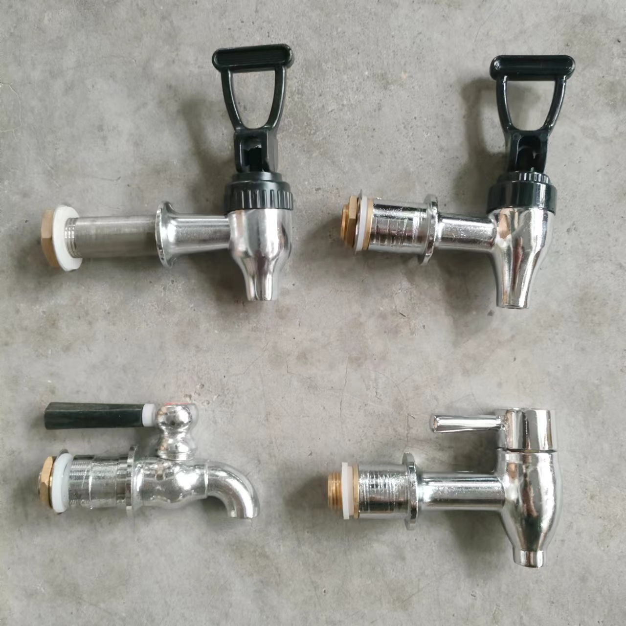 Supply various types of hot water faucets, water dispensers faucets, water dispensers faucets, insulated buckets faucets