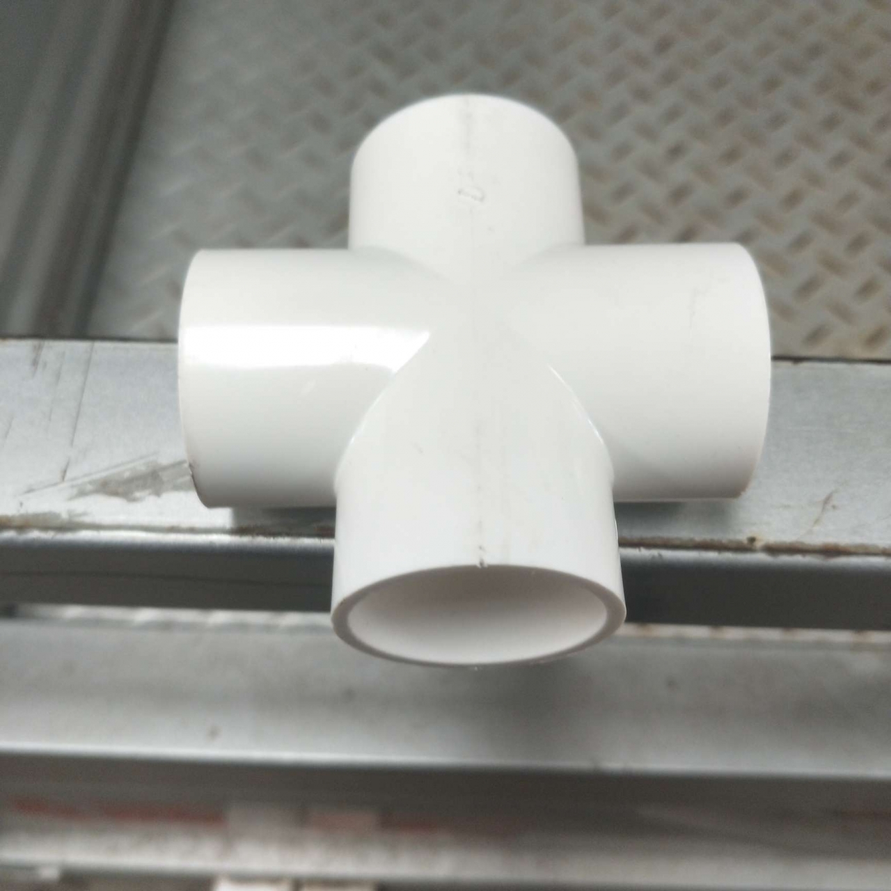 PVC reduces the diameter of the upper and lower water pipes for the horizontal four-way variable joint