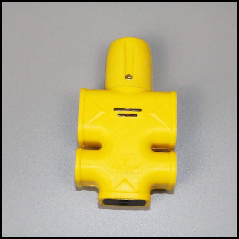T-shaped 16 hole yellow 10A16A explosion-proof floor mop socket, wear-resistant and pressure resistant household construction site socket