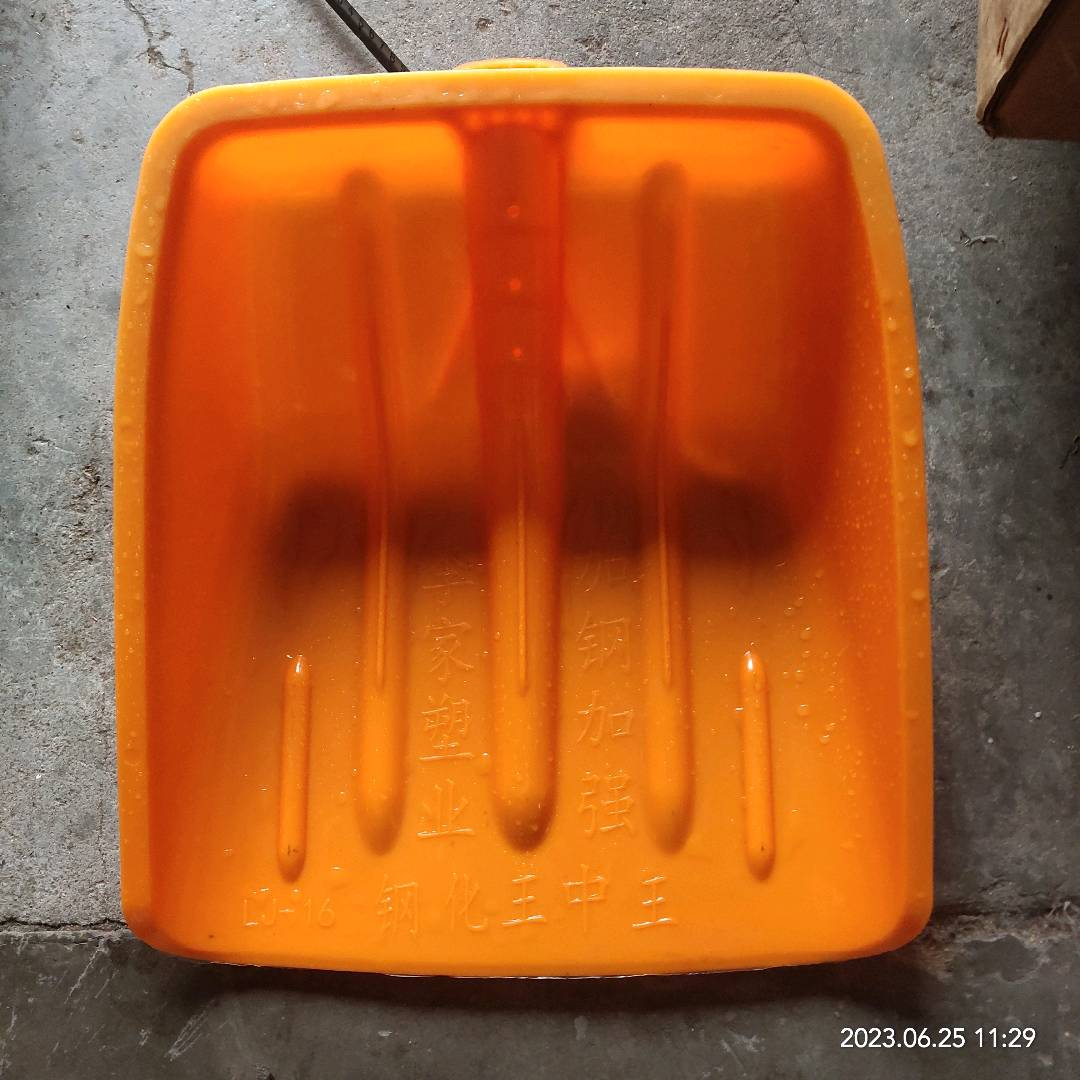 Wang Zhongwang tempered coal plastic shovel snow shovel Li Jia Wang Zhongwang tempered coal shovel