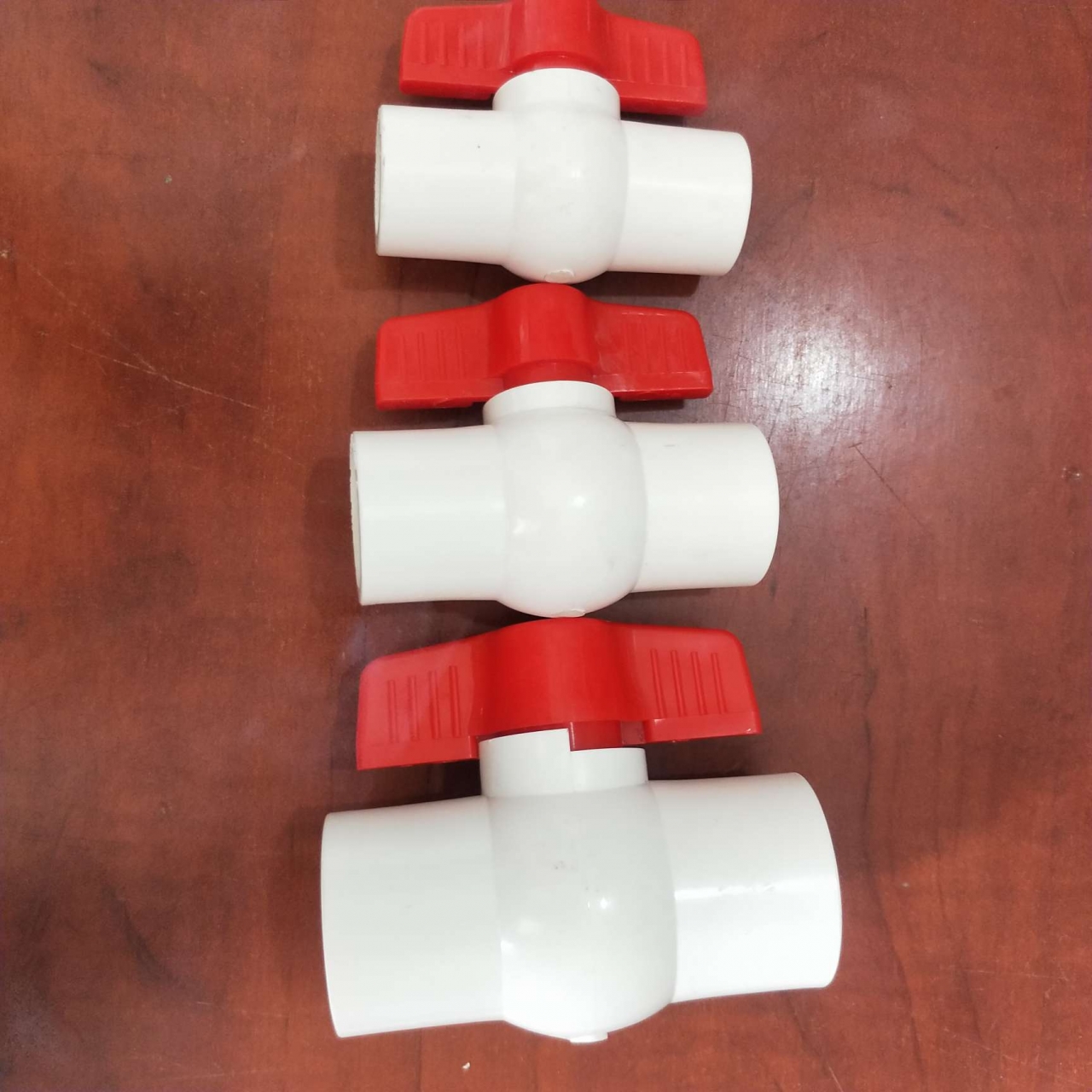 PVC white national standard ball valve, water supply pipe valve switch, screw socket/inner wire