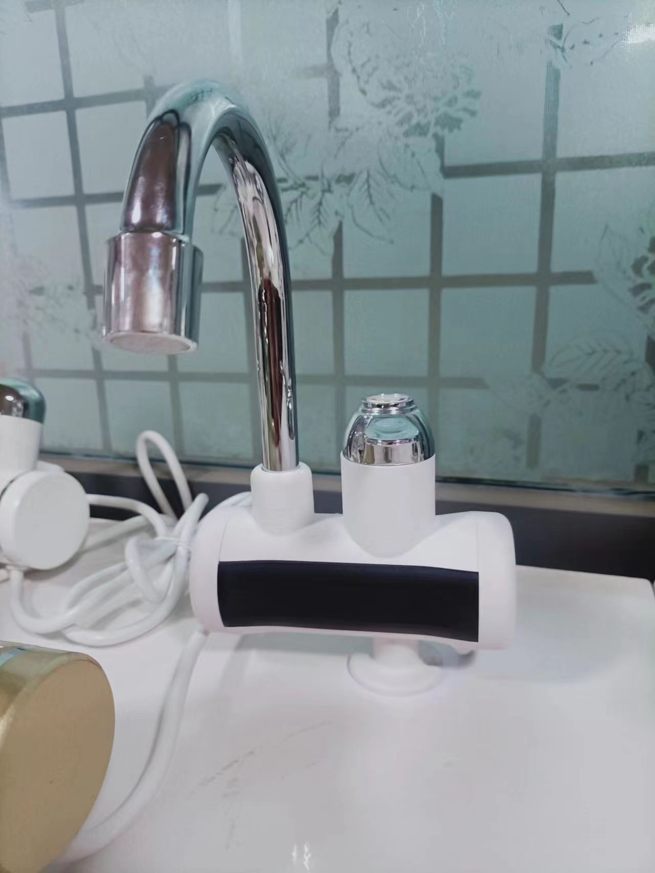 Electric heating faucet, instant quick pass tap water heating, kitchen treasure heating, household shower, electric water heater, electric heating faucet