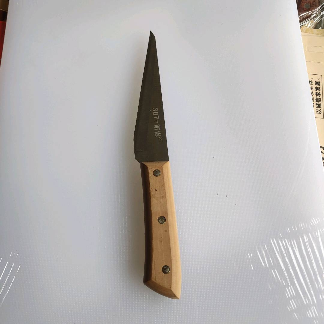 Xinnuo sharp knife, chrome steel material sharp knife, bone cutting knife, cutting and peeling knife, bone shaving knife, pig killing knife, sharp edge, kitchen slicing knife, meat processing plant slaughtering special knife