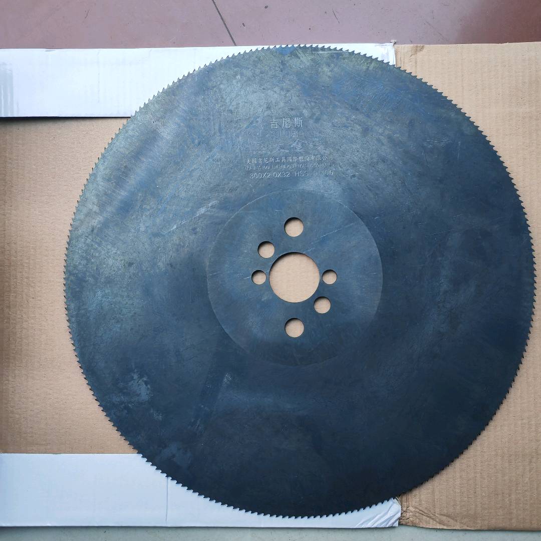 High speed steel circular saw blade 300 × 2.0 × 32240 tooth high-speed steel saw blade, machine saw blade, saw blade