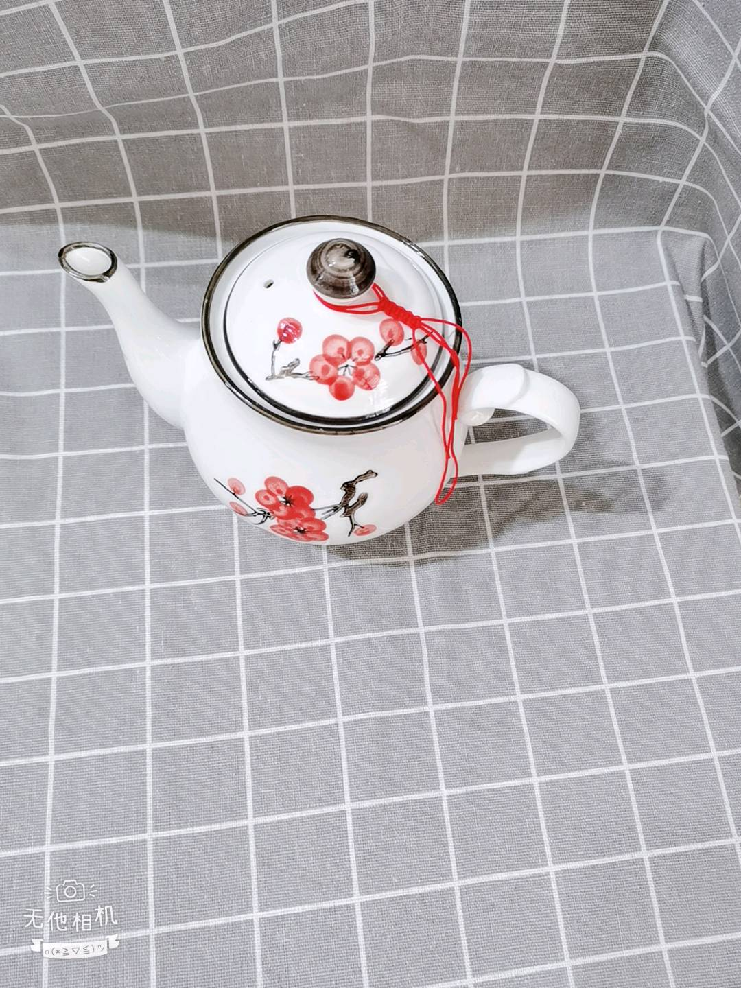 High white porcelain hand-painted picture, high-temperature underglaze with built-in lid, anti drop rope, red plum ceramic with lid teapot, household teapot