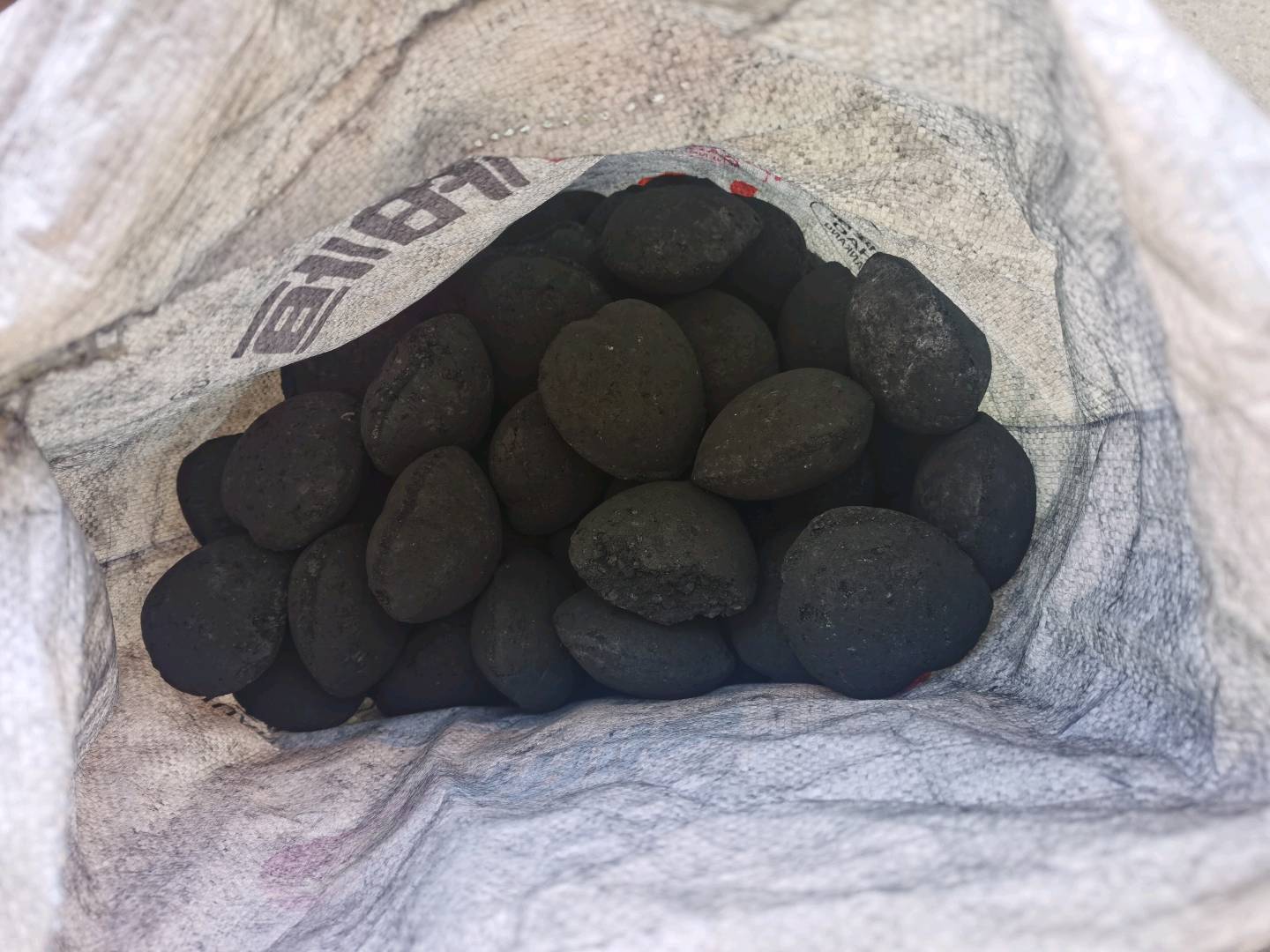 Spherical charcoal outdoor barbecue charcoal barbecue charcoal smokeless and heat-resistant natural wood charcoal hot pot barbecue charcoal heating carbon household use