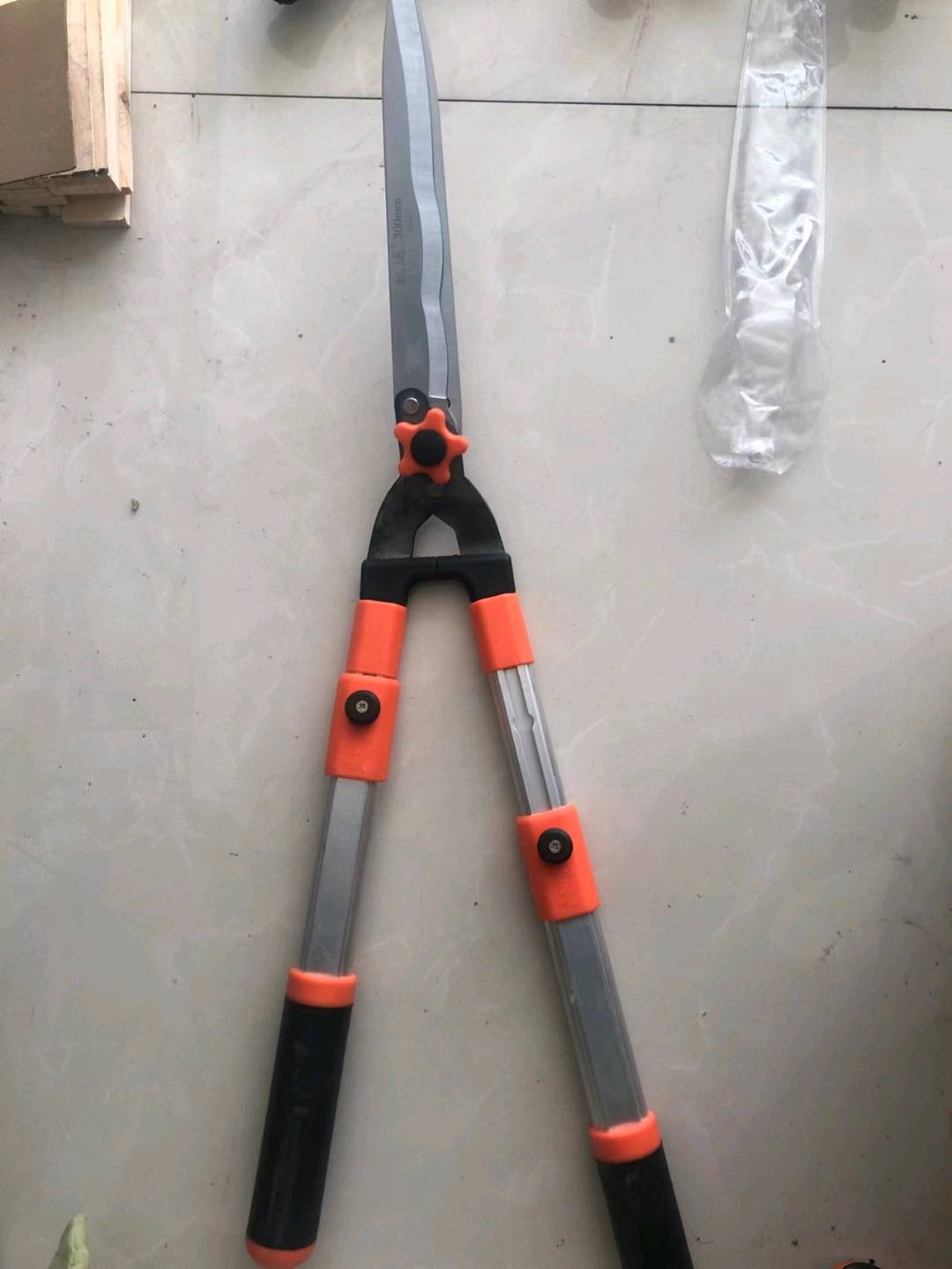 Telescopic Wave Blade Extended Lawn Clipper