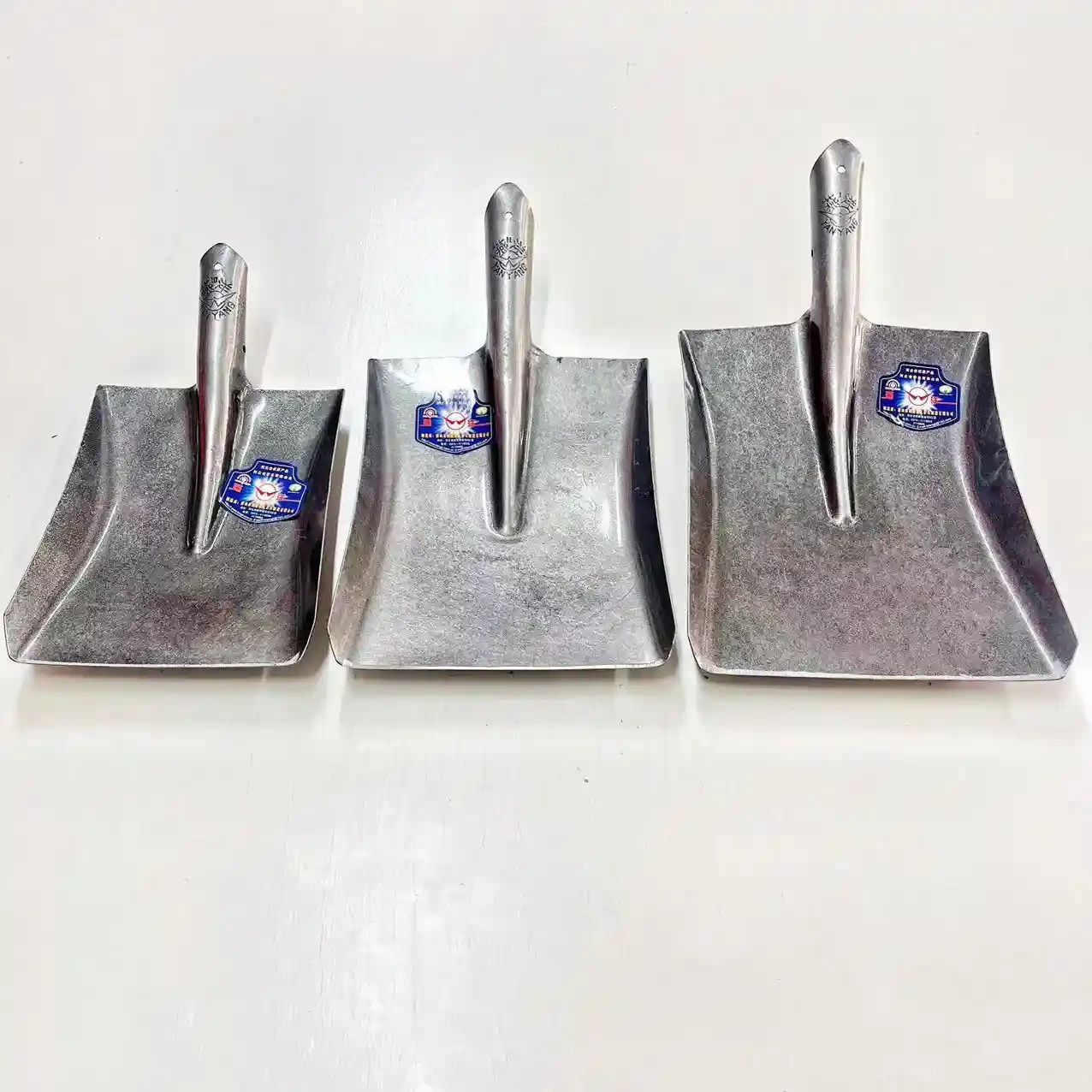 Yanyang black spade Yanyang square spade natural color square spade black square spade steel shovel steel shovel shovel shovel square head shovel square head shovel