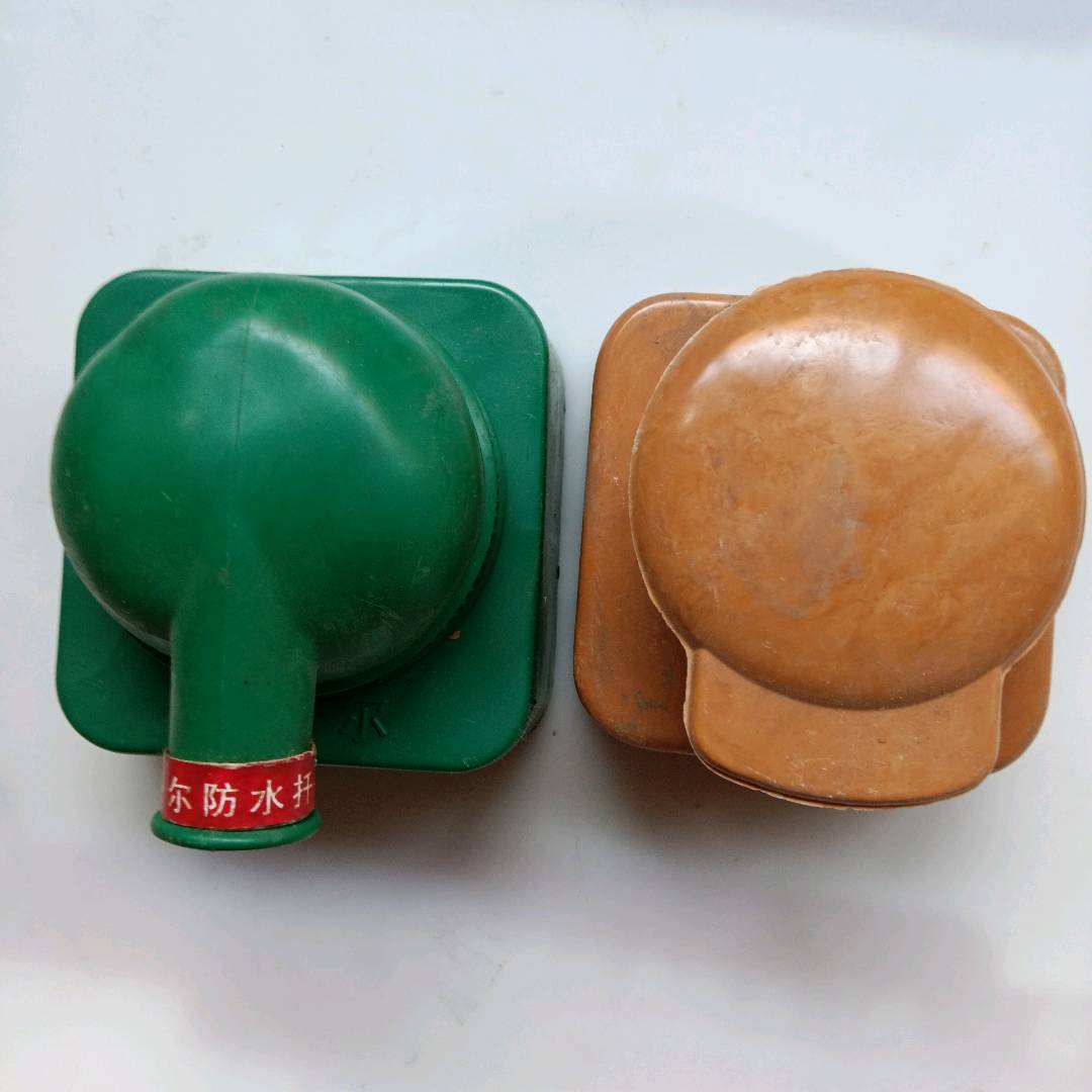 Fiberglass and rubber round three-phase four wire plug socket