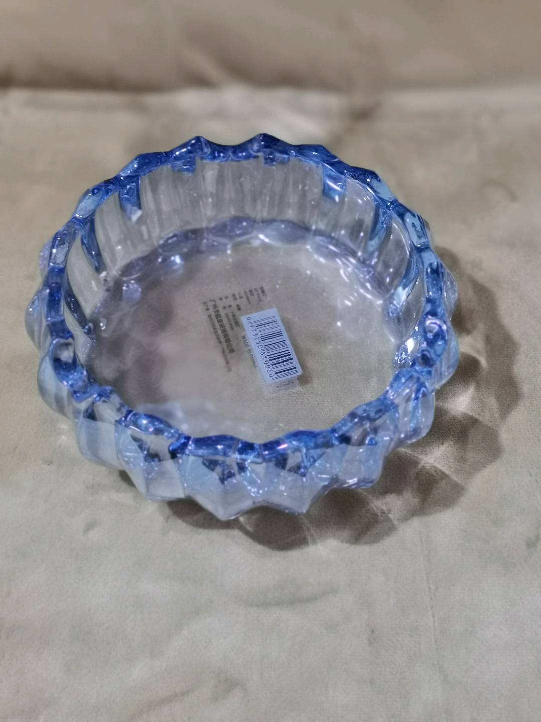 Colored calcium sodium glass ashtray, with a beautiful and fashionable pumpkin shape