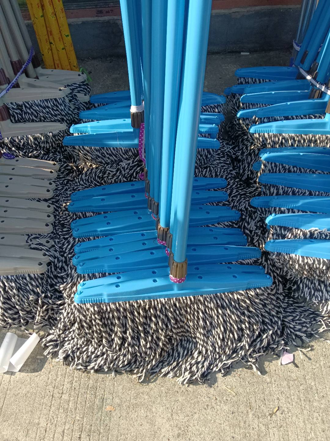 Large sized mop for household use, widened and thickened water mop, ordinary old-fashioned cotton yarn and thread mop, twisted water mop