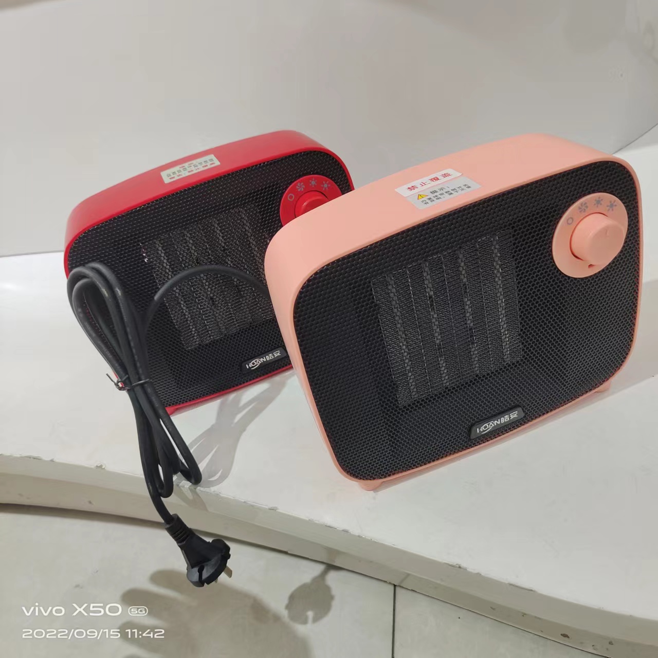 Mini warm air heater, dual-purpose household office electric heater, fan speed heating, energy-saving and energy-saving heater, small size