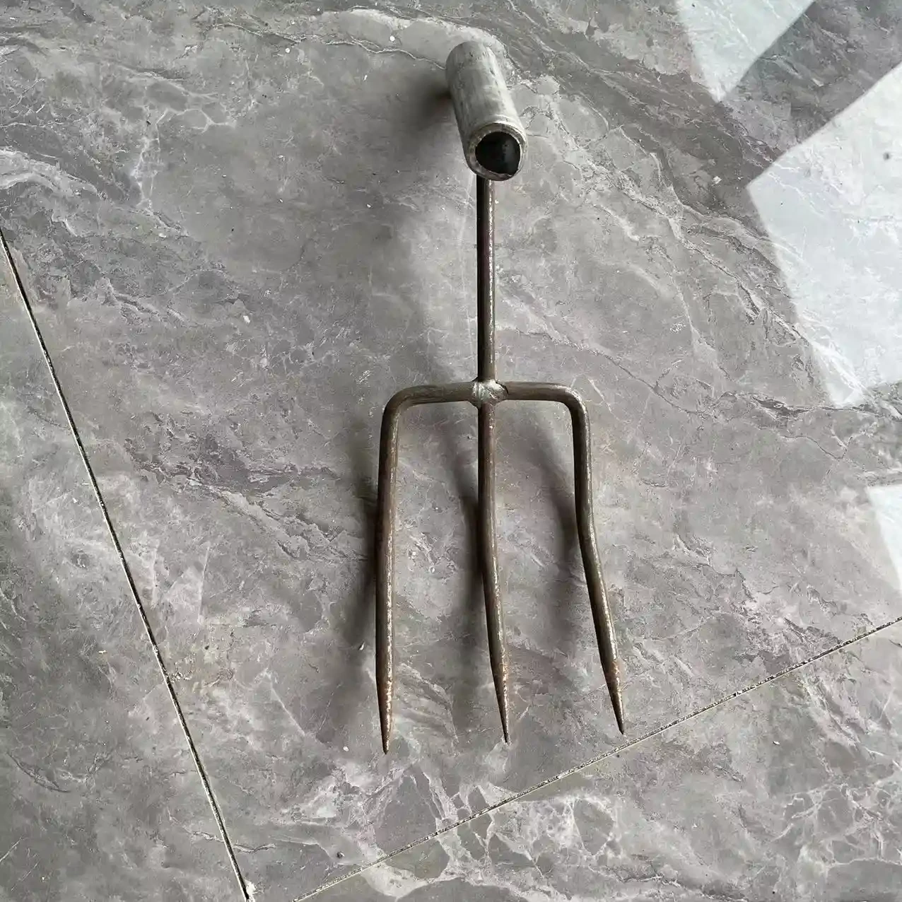 Peanut fork, three toothed fork, iron fork, iron crawler, iron scraper
