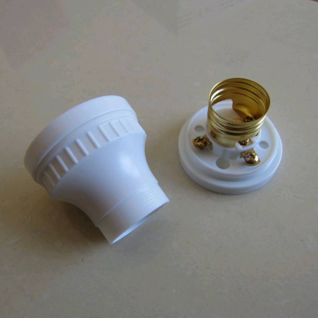 Screw flat lamp holder E27 (copper/aluminum) with a ring outer diameter of 56mm and 250V4A, suitable for makeup mirror frames