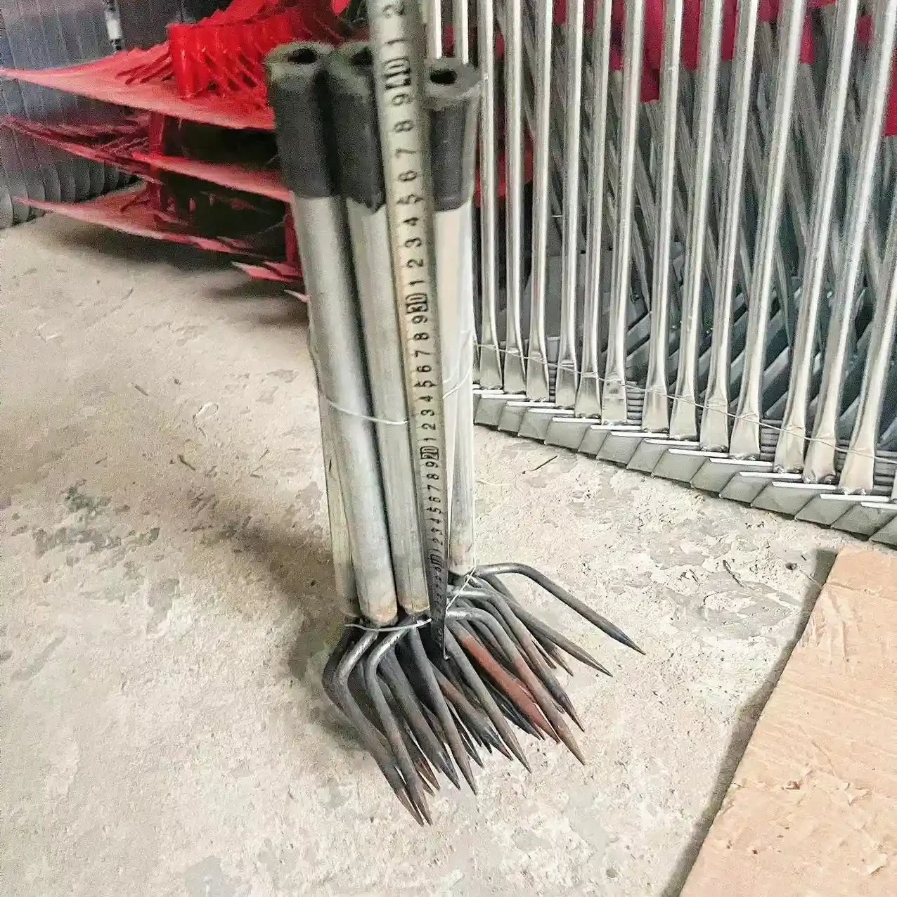 Thickened iron handle, small hook, three teeth, four teeth, small rake, small nail rake, small iron rake
