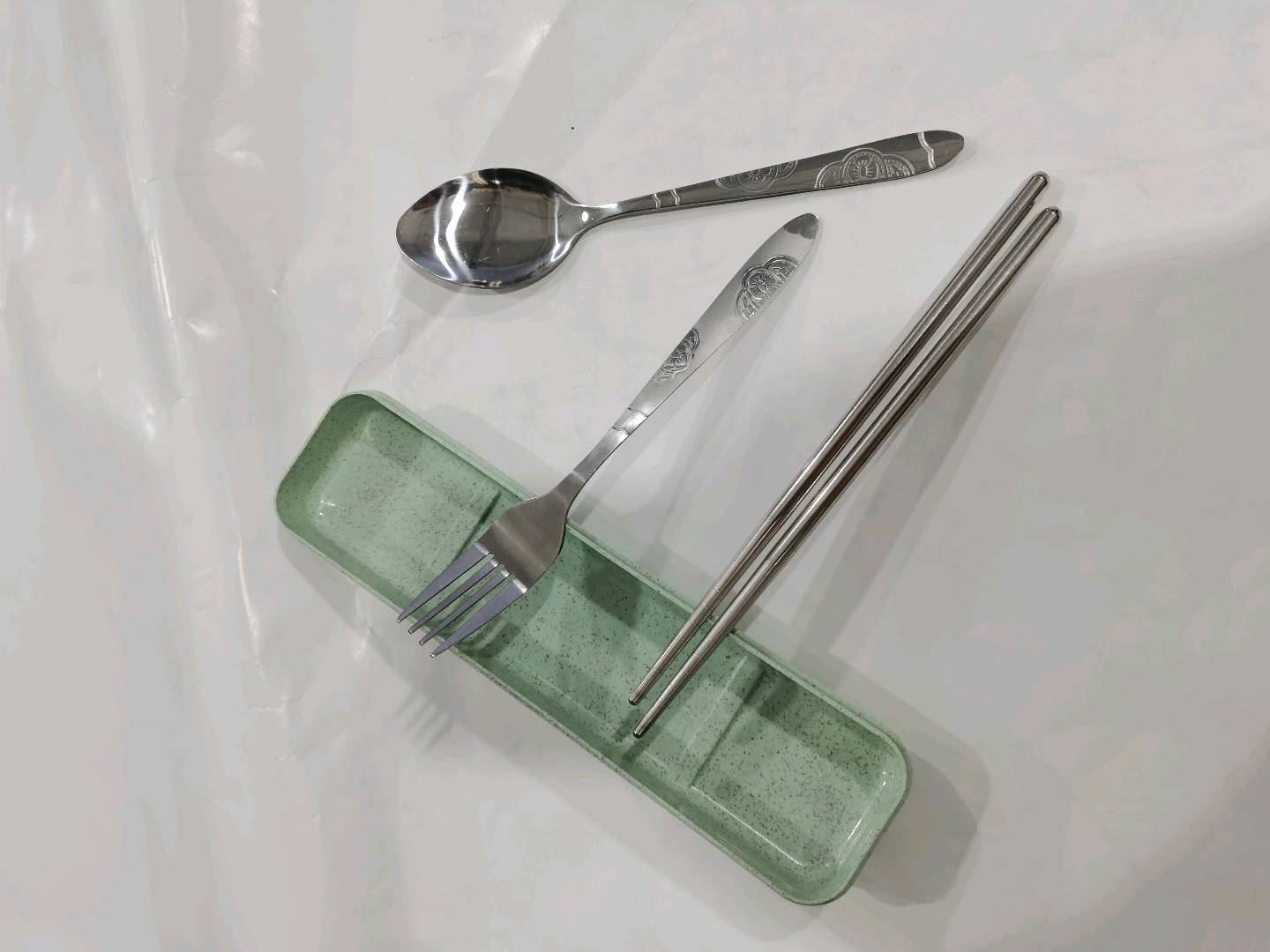 Portable cutlery set of three stainless steel chopsticks and spoons, storage box, student chopsticks, spoons, forks