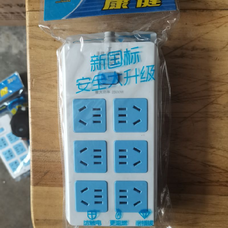 The direct sales socket of Kangjian wireless power strip manufacturer is smaller, and the contact area between the plug and the copper sheet of the socket sleeve is larger. The switch uses silver alloy contacts