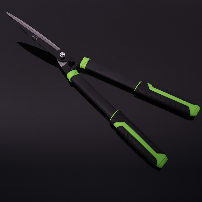 Lawn pruning, fence pruning, large scissors, flat shears with serrations, garden pruning design