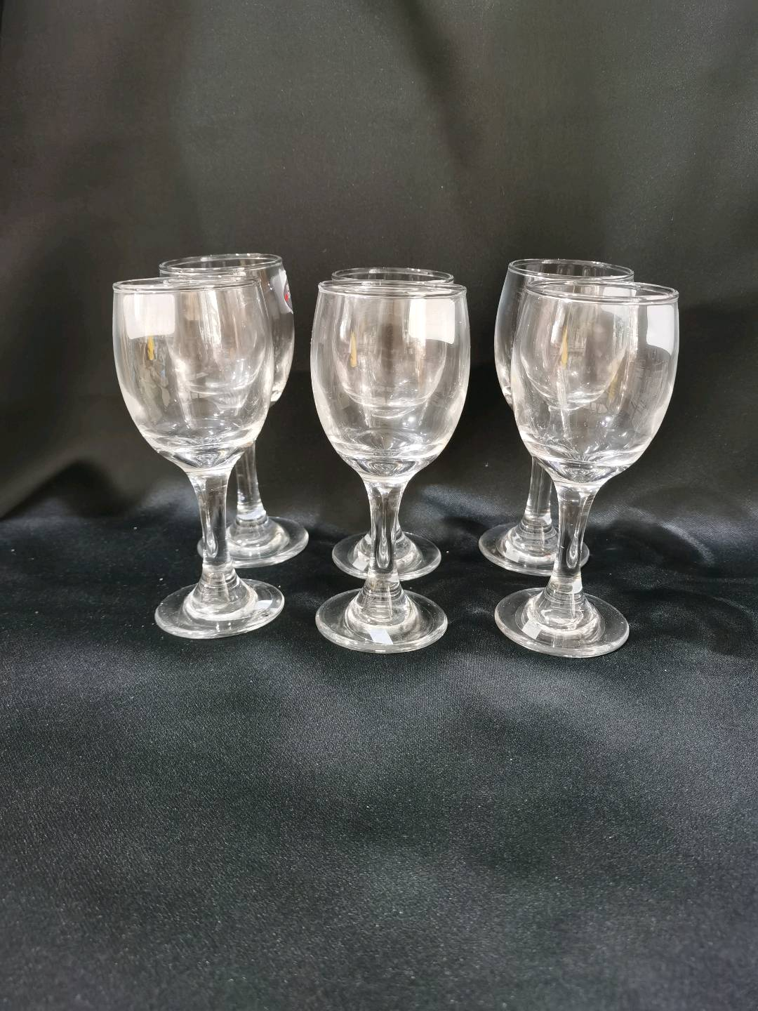 Red wine glasses, high footed glasses, household glass, champagne wine glasses, cocktail glasses, brandy glasses, creative ideas