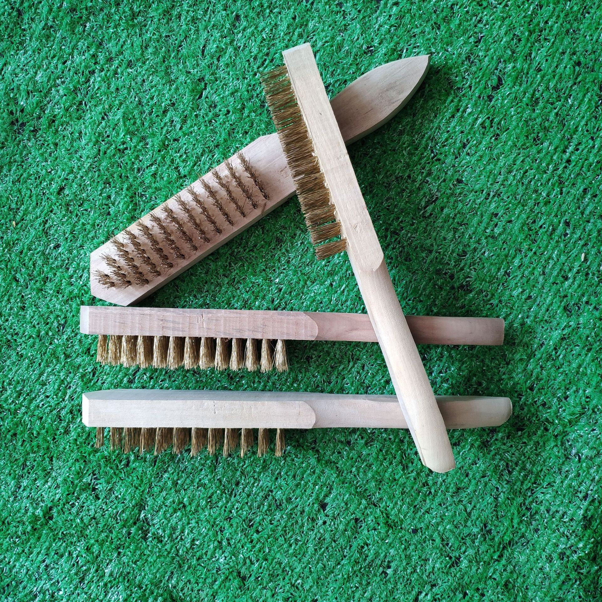 Thickened wooden handle wire brush, cleaning brush, paint removal brush, rust removal brush, wooden handle brush, thickened industrial brush, barbecue grill brush