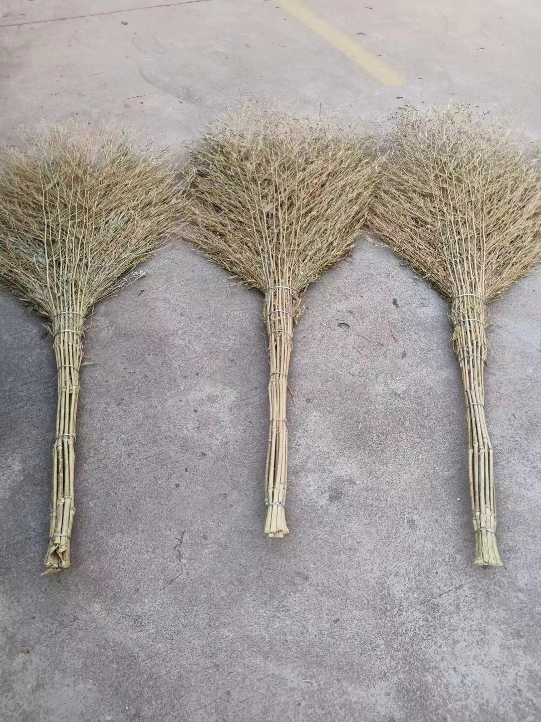 Conjoined gold branch big broom, gold seed broom, wholesale in stock, hand woven handmade old-fashioned broom, indoor cleaning plant gold wire small broom