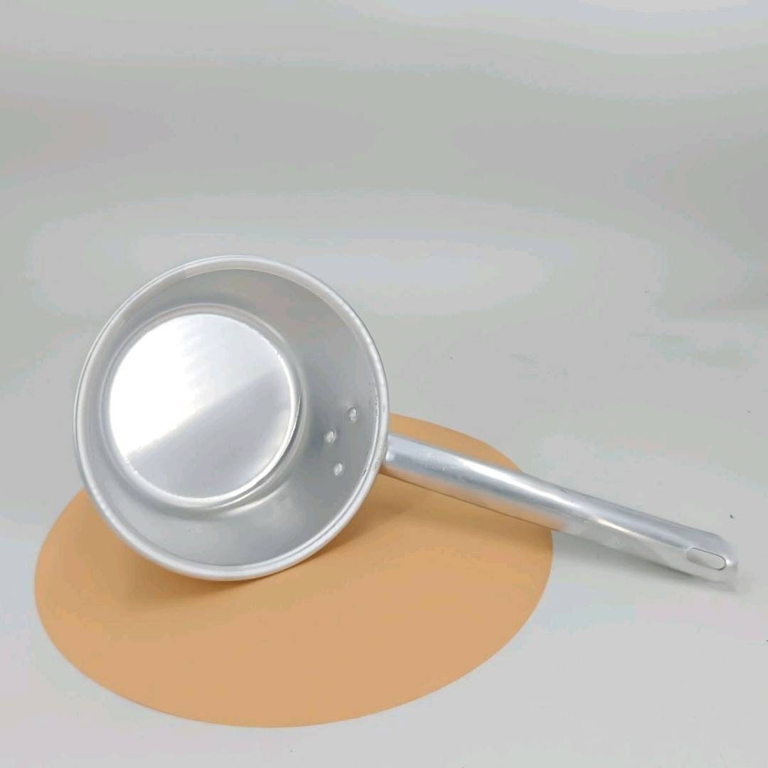 Nostalgic thickened old-fashioned pure aluminum water scoop, long handled aluminum water scoop, household kitchen large capacity aluminum water shell aluminum water scoop