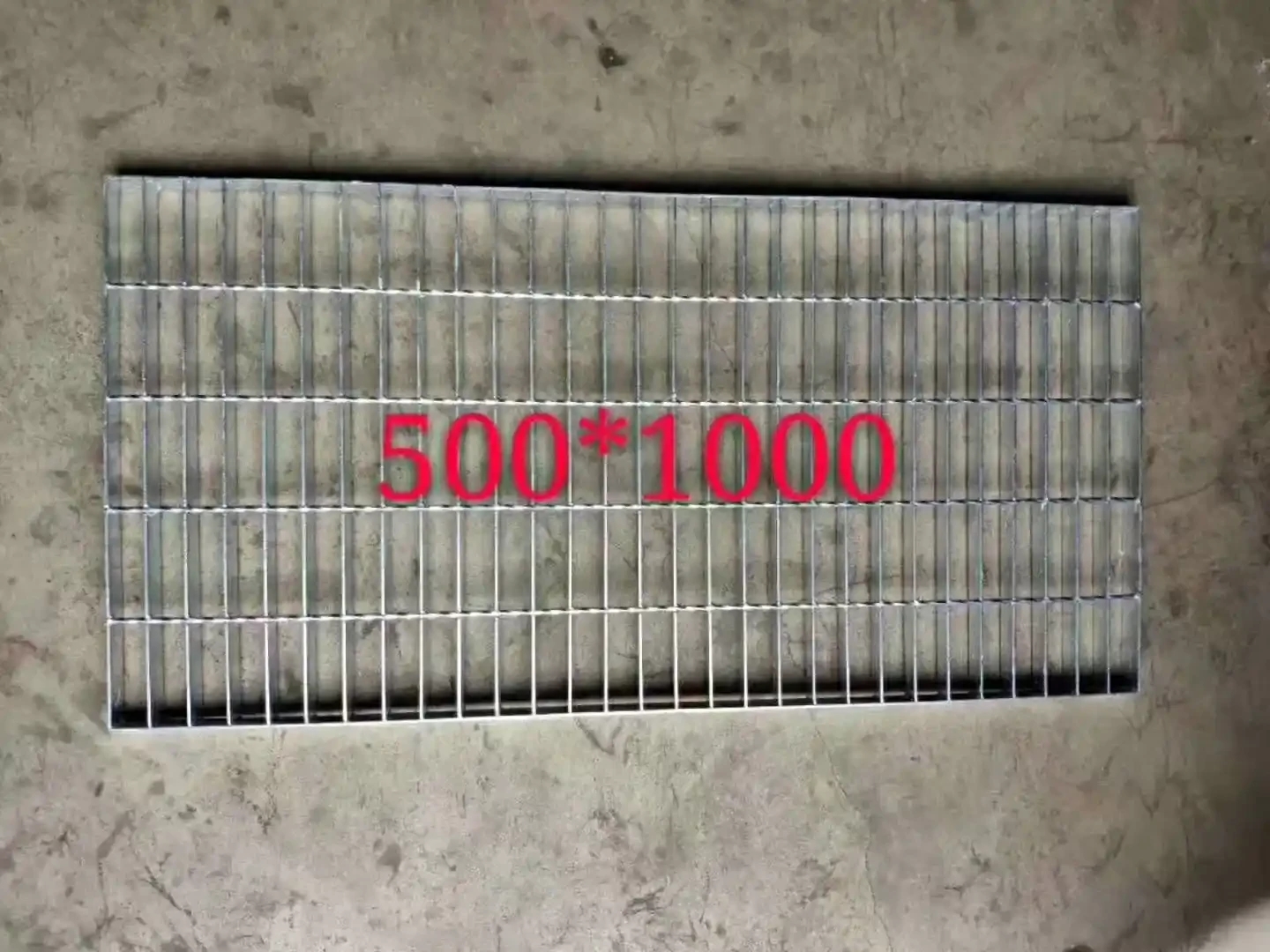 Steel grating cover ditch plate steel structure horse platform steel grating irregular anti slip pattern steel grating cover plate basement ditch cover plate hot-dip galvanized