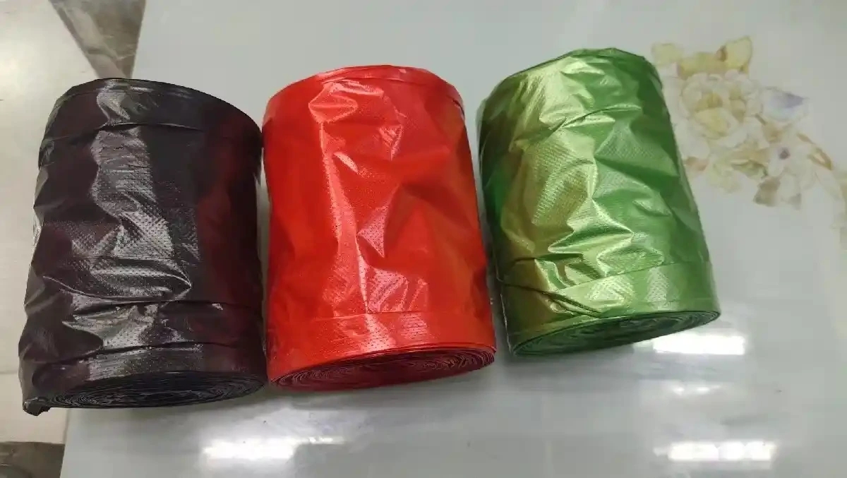 Direct sale of thickened individual garbage bags with random color, made of sturdy raw materials. Each bag (18 pieces per roll, 100 pieces per piece) has a random color