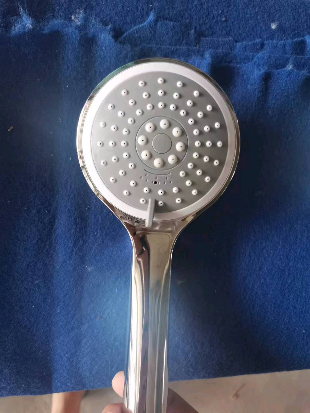 Air pressurized showerhead showerhead showerhead